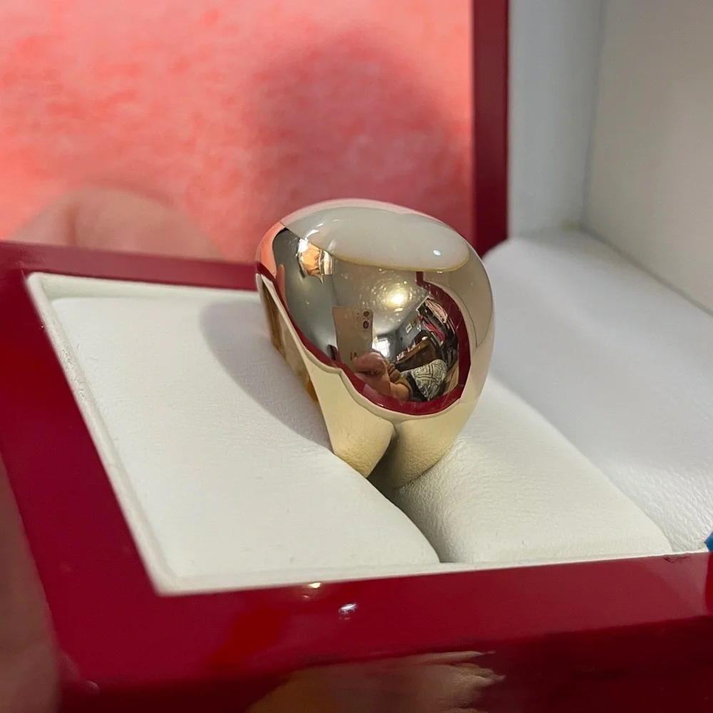 Gold Ring, 14kt with Beautiful Mother of Pearl HEART. 
This Gorgeous Dome Ring! - Picture 15 of 17